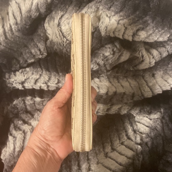 Authentic Gucci GG Monogram Zip Around Wallet - Picture 3 of 14